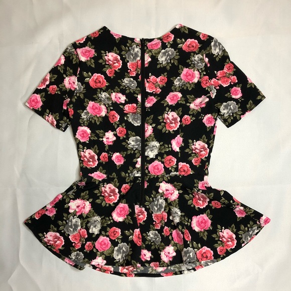 Cute fit and flare top - Picture 2 of 2